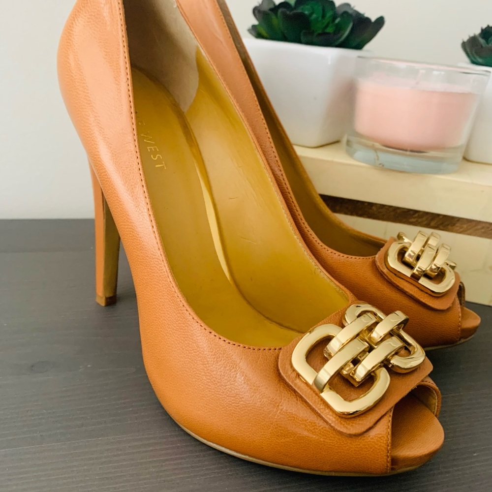 Size 8 New Nine West dark tan 6 inch high heels. Never worn.